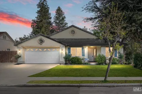10706 Pinebrook Falls Dr, Bakersfield, CA 93312