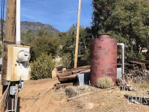 9964 Little Gray Fox Ln, Weldon, CA 93283 photo 12