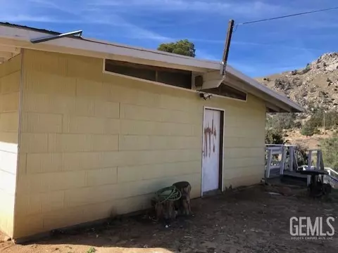 9964 Little Gray Fox Ln, Weldon, CA 93283 photo 4