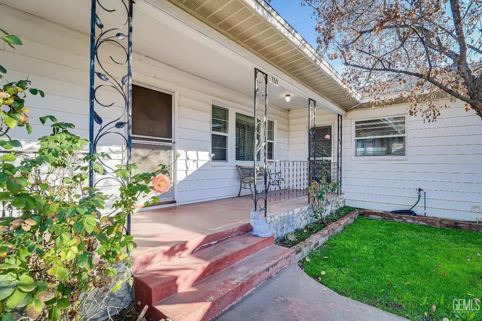 110 Spruce St, Bakersfield, CA 93304 22 Photos Movoto