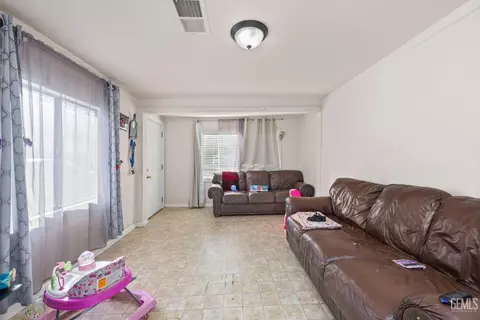 348 C St, Arvin, CA 93203 photo 9