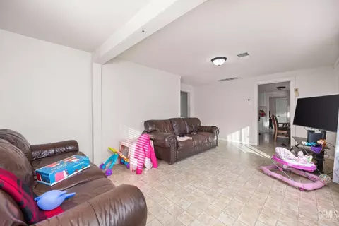 348 C St, Arvin, CA 93203 photo 7