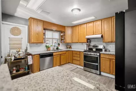 Kitchen - 501 Fillmore St, Taft, CA 93268 photo 3 of 7