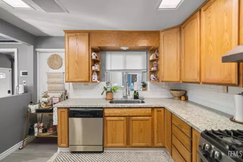 Kitchen - 501 Fillmore St, Taft, CA 93268 photo 5 of 7
