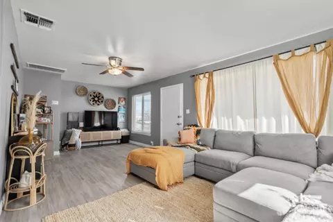 Living - 501 Fillmore St, Taft, CA 93268 photo 2 of 2