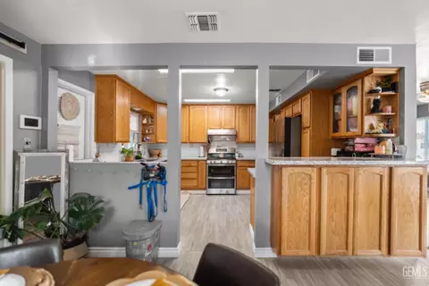 Kitchen - 501 Fillmore St, Taft, CA 93268 photo 4 of 7