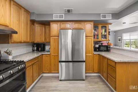 Kitchen - 501 Fillmore St, Taft, CA 93268 photo 6 of 7