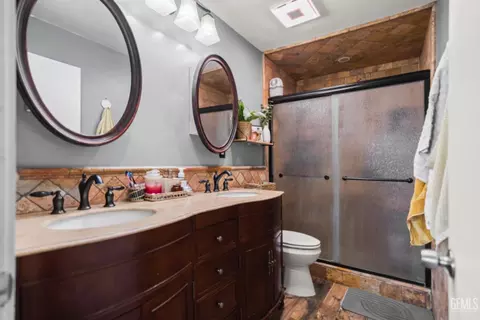 Bath - 501 Fillmore St, Taft, CA 93268 photo 1 of 1