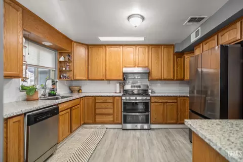 Kitchen - 501 Fillmore St, Taft, CA 93268 photo 1 of 7