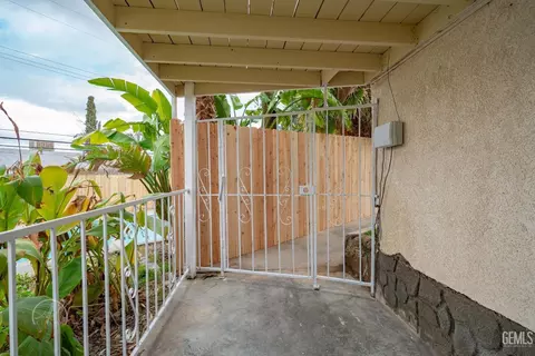 Exterior - 718 Philippine St, Taft, CA 93268 photo 11 of 12