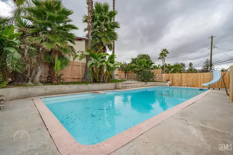 Exterior - 718 Philippine St, Taft, CA 93268 photo 5 of 12