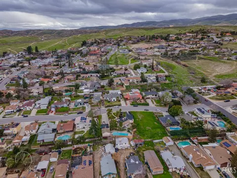 View/Area - 718 Philippine St, Taft, CA 93268 photo 7 of 9