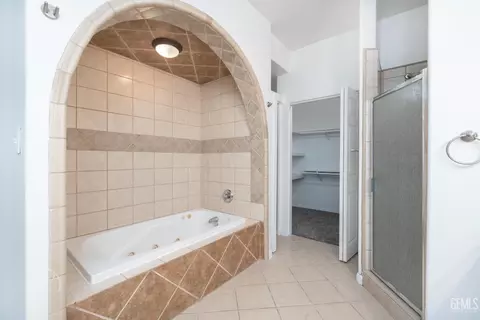 Bath - 718 Philippine St, Taft, CA 93268 photo 3 of 4