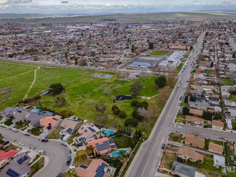 View/Area - 718 Philippine St, Taft, CA 93268 photo 8 of 9
