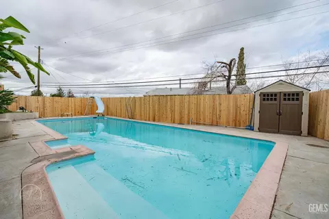 Exterior - 718 Philippine St, Taft, CA 93268 photo 7 of 12