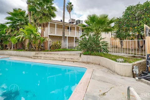 Exterior - 718 Philippine St, Taft, CA 93268 photo 8 of 12