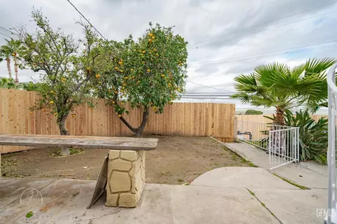 Exterior - 718 Philippine St, Taft, CA 93268 photo 9 of 12
