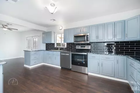 Kitchen - 718 Philippine St, Taft, CA 93268 photo 2 of 2