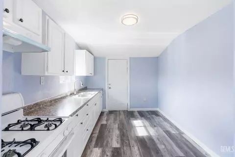 Kitchen - 114 Maricopa Pl, Taft, CA 93268 photo 2 of 3