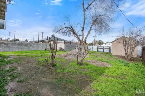 Exterior - 114 Maricopa Pl, Taft, CA 93268 photo 2 of 3