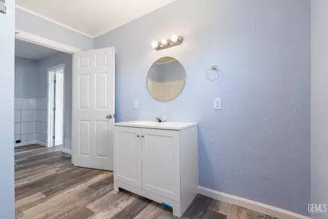 Bath - 114 Maricopa Pl, Taft, CA 93268 photo 3 of 3