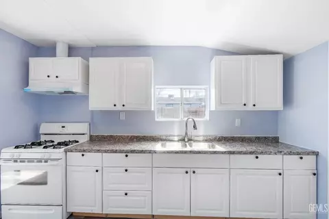 Kitchen - 114 Maricopa Pl, Taft, CA 93268 photo 1 of 3