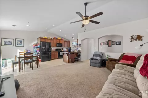 Living - 8715 Broadstone Pl, Bakersfield, CA 93306 photo 4 of 4