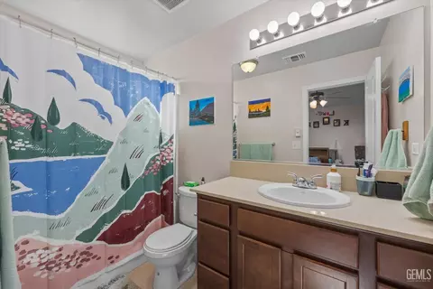 Bath - 8715 Broadstone Pl, Bakersfield, CA 93306 photo 2 of 2