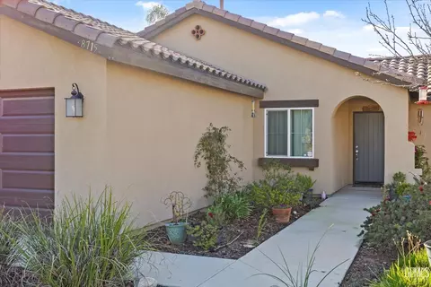 Exterior - 8715 Broadstone Pl, Bakersfield, CA 93306 photo 4 of 7