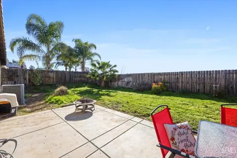 Exterior - 8715 Broadstone Pl, Bakersfield, CA 93306 photo 5 of 7