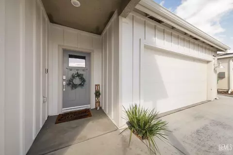 Exterior - 9600 Cobble Creek Dr, Shafter, CA 93263 photo 4 of 6