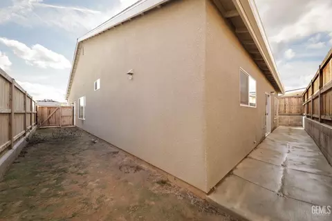 Exterior - 9600 Cobble Creek Dr, Shafter, CA 93263 photo 6 of 6