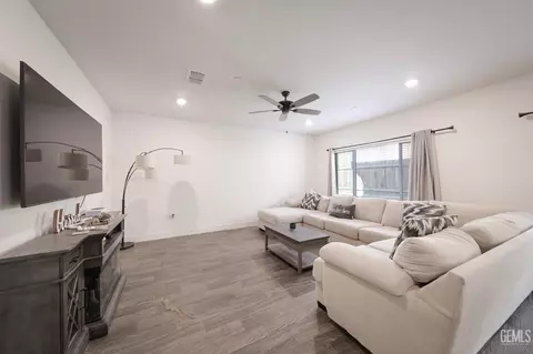 Living - 9600 Cobble Creek Dr, Shafter, CA 93263 photo 1 of 2