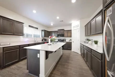 Kitchen - 9600 Cobble Creek Dr, Shafter, CA 93263 photo 1 of 3