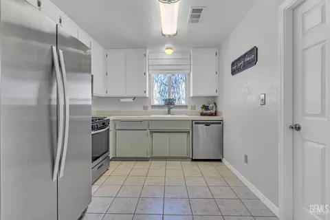1140 Miller Ln, Tehachapi, CA 93561 photo 3