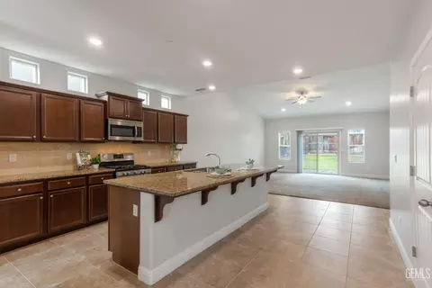 Kitchen - 9112 Red Pine Dr, Shafter, CA 93263 photo 2 of 10
