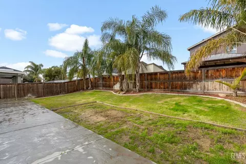 Exterior - 9112 Red Pine Dr, Shafter, CA 93263 photo 9 of 9