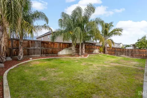 Exterior - 9112 Red Pine Dr, Shafter, CA 93263 photo 6 of 9