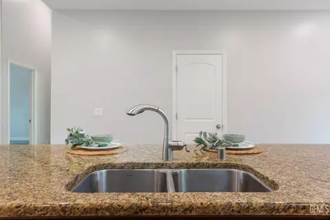 Kitchen - 9112 Red Pine Dr, Shafter, CA 93263 photo 10 of 10