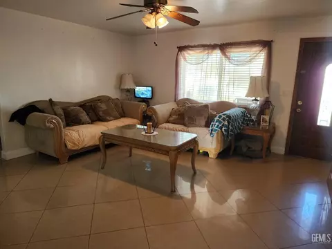301 D St, Wasco, CA 93280 photo 3