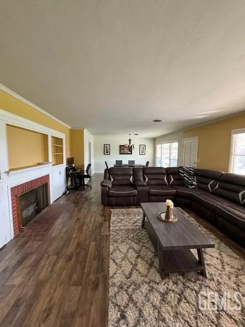 Living - 1945 Sunset St, Wasco, CA 93280 photo 3 of 3