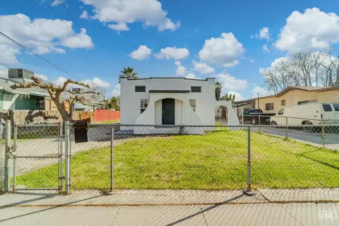 Exterior - 1410 10th Ave, Delano, CA 93215 photo 6 of 9