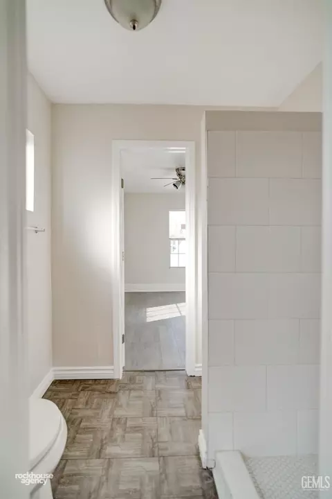Bath - 1410 10th Ave, Delano, CA 93215 photo 1 of 2