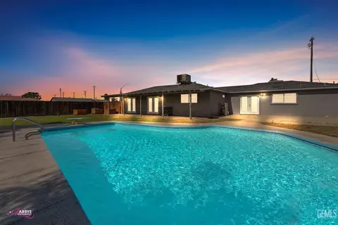 10509 Meacham Rd, Bakersfield, CA 93312
