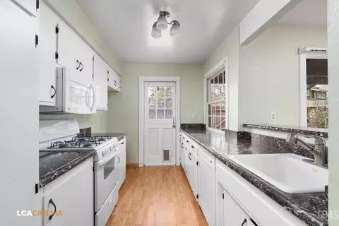 Kitchen - 28 Meadow Lakes Dr, Tehachapi, CA 93561 photo 1 of 1