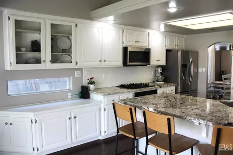 Kitchen - 4319 Native Dancer Dr, Bakersfield, CA 93312 photo 3 of 4