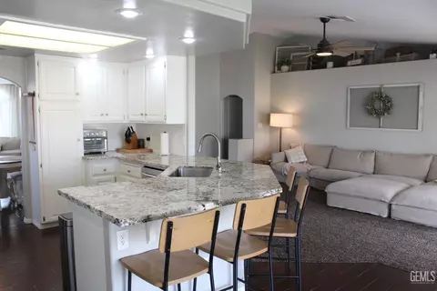 Kitchen - 4319 Native Dancer Dr, Bakersfield, CA 93312 photo 1 of 4