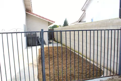 Exterior - 4319 Native Dancer Dr, Bakersfield, CA 93312 photo 5 of 5