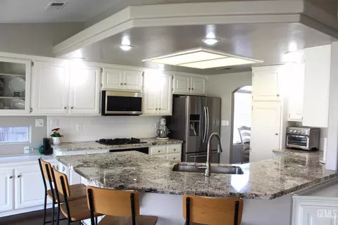 Kitchen - 4319 Native Dancer Dr, Bakersfield, CA 93312 photo 2 of 4
