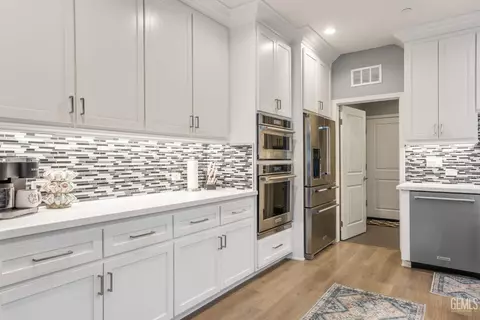 Kitchen - 3412 Wicklow Ct, Bakersfield, CA 93314 photo 5 of 8